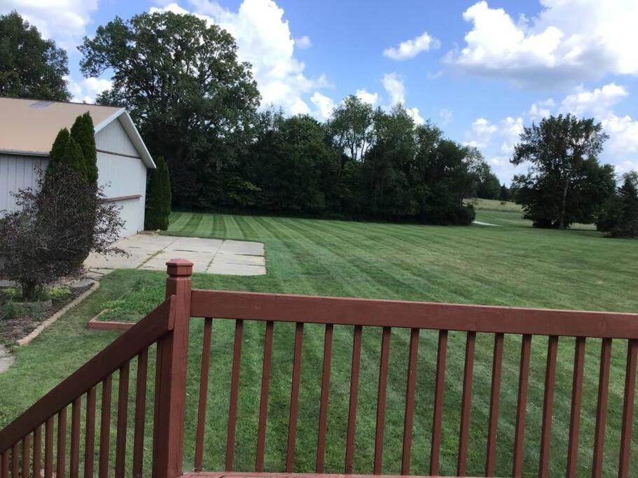 House On Grass Runway With Fly-In/Fly-Out Access Vila Tecumseh Exterior foto
