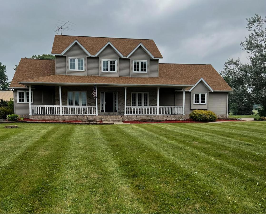 House On Grass Runway With Fly-In/Fly-Out Access Vila Tecumseh Exterior foto
