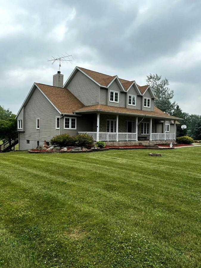 House On Grass Runway With Fly-In/Fly-Out Access Vila Tecumseh Exterior foto